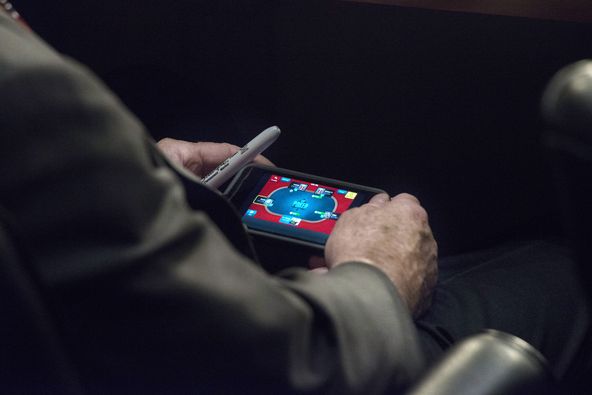 McCain playing poker on his iPhone